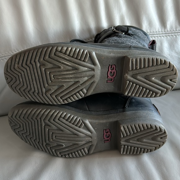 Ugg black leather waterproof boots size 7 - Picture 6 of 8